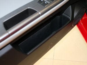 2011款1.5L 手动尚酷版 前门储物空间