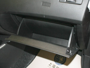2011款1.5L 手动尚酷版 手套箱