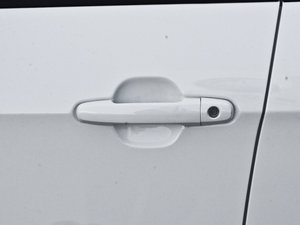 2011款1.5L 手动炫酷版B型 主驾门拉手