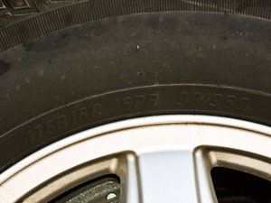 2012款2.4L 定制商务版 轮胎尺寸