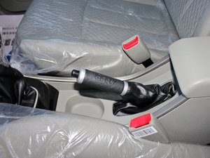 2012款1.3L 手动标准版 驻车制动器