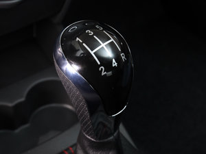 2014款1.5L 手动尊贵版 中控区