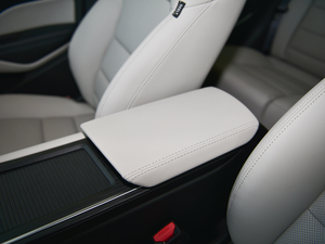 2018款1.4T 基本型 中央扶手箱