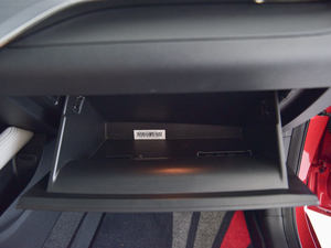 2018款1.4T 基本型 手套箱