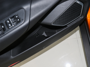 2018款运动版 1.4T DCT领尚型 前门储物空间