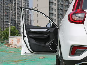2018款1.8L 手动4G互联豪华型 驾驶位车门