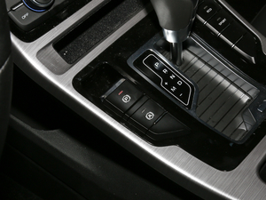 2019款1.4T CVT雅 驻车制动器