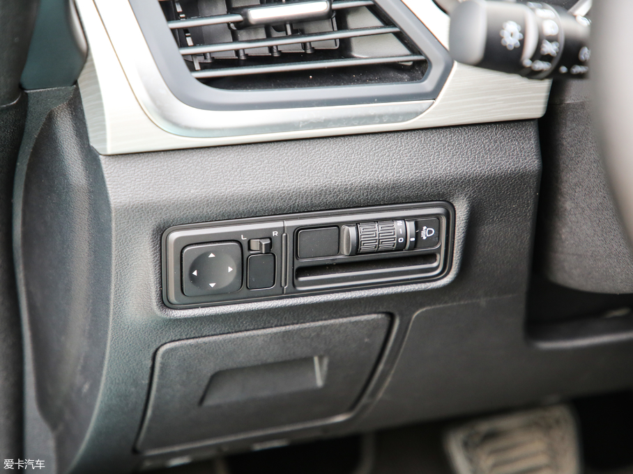 2019���h��X3 ������ 1.5L CVT���F��