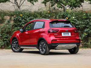 2019款升级版 1.5L 手动精英型 左后45度