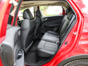 2019款升级版 1.5L 手动精英型 后排空间