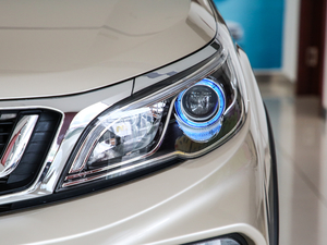 2019款升级版 1.5L CVT精英型 大灯