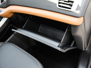 2019款1.4T CVT 4G互联豪华型 国VI 手套箱