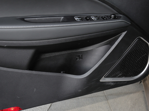 2019款领军版 1.5L CVT尊贵型 前门储物空间