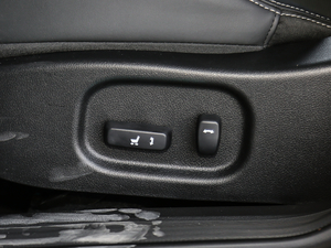 2019款领军版 1.5L CVT尊贵型 主驾驶座椅调节