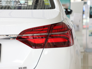 2019款领军版 1.5L 手动豪华型 尾灯