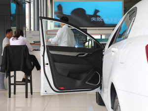 2019款领军版 1.5L 手动豪华型 驾驶位车门