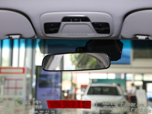 2019款领军版 1.5L 手动豪华型 车内后视镜