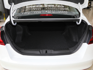 2019款领军版 1.5L 手动豪华型 行李厢空间
