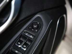 2019款领军版 1.5L 手动向上互联型 中控区