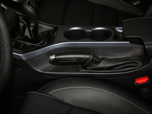 2019款领军版 1.5L 手动向上互联型 驻车制动器