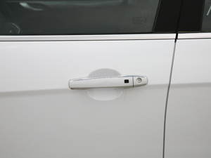 2019款领军版 1.5L CVT向上互联型 主驾门拉手