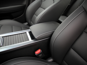 2019款领军版 1.5L CVT向上互联型 中央扶手箱