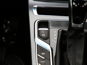 2019款领军版 1.5L CVT向上互联型 驻车制动器