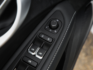 2019款领军版 1.5L CVT向上互联型 中控区