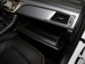 2020款1.4T CVT亚运型 手套箱