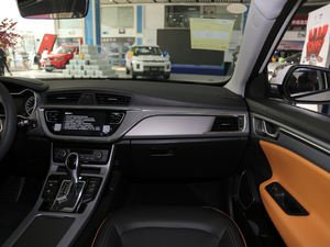 2020款1.4T CVT亚运型 中控区