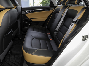 2020款1.5T DCT豪华型 后排座椅