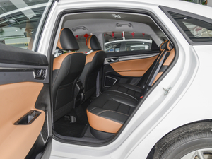 2020款1.4T 手动亚运型 后排空间