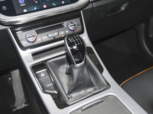 2020款1.4T 手动亚运型 换挡杆