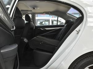 2020款1.5L CVT豪华型 后排座椅放倒