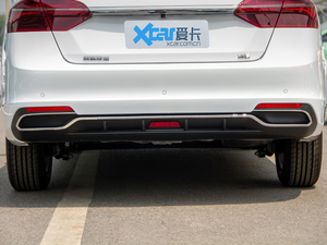 2020款1.5L 手动豪华型 排气管