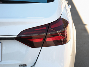 2020款1.5L 手动向上版 尾灯
