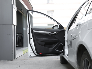 2020款1.5L 手动向上版 驾驶位车门