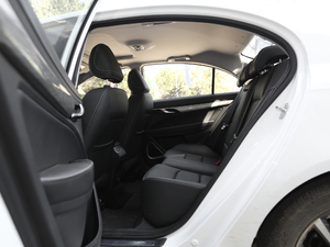 2020款1.5L 手动向上版 后排空间
