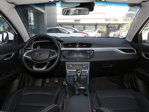 2020款1.5L 手动向上版 内饰全景