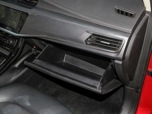 2020款260T DCT动 Pro 手套箱