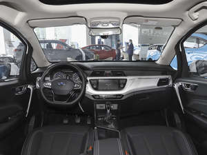 2020款1.5L 手动尊贵型 内饰全景