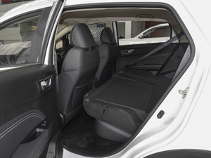 2020款1.5L CVT精英型 后排座椅放倒