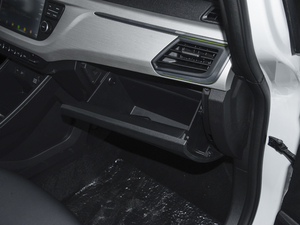 2020款1.5L CVT精英型 手套箱
