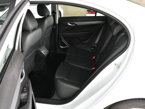 2021款UP 1.5L CVT豪华型 后排空间