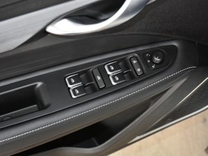 2021款UP 1.5L CVT豪华型 主驾车窗控制区	