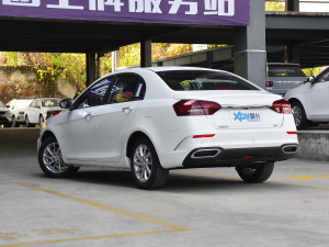 2021款UP 1.5L 手动豪华型 左后45度