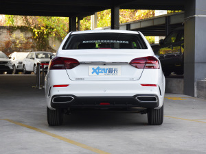 2021款UP 1.5L 手动豪华型 正后	
