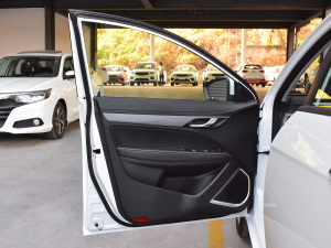 2021款UP 1.5L 手动豪华型 驾驶位车门