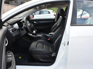 2021款UP 1.5L 手动豪华型 前排空间