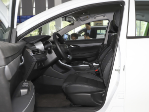 2021款UP 1.5L CVT舒适型 前排空间